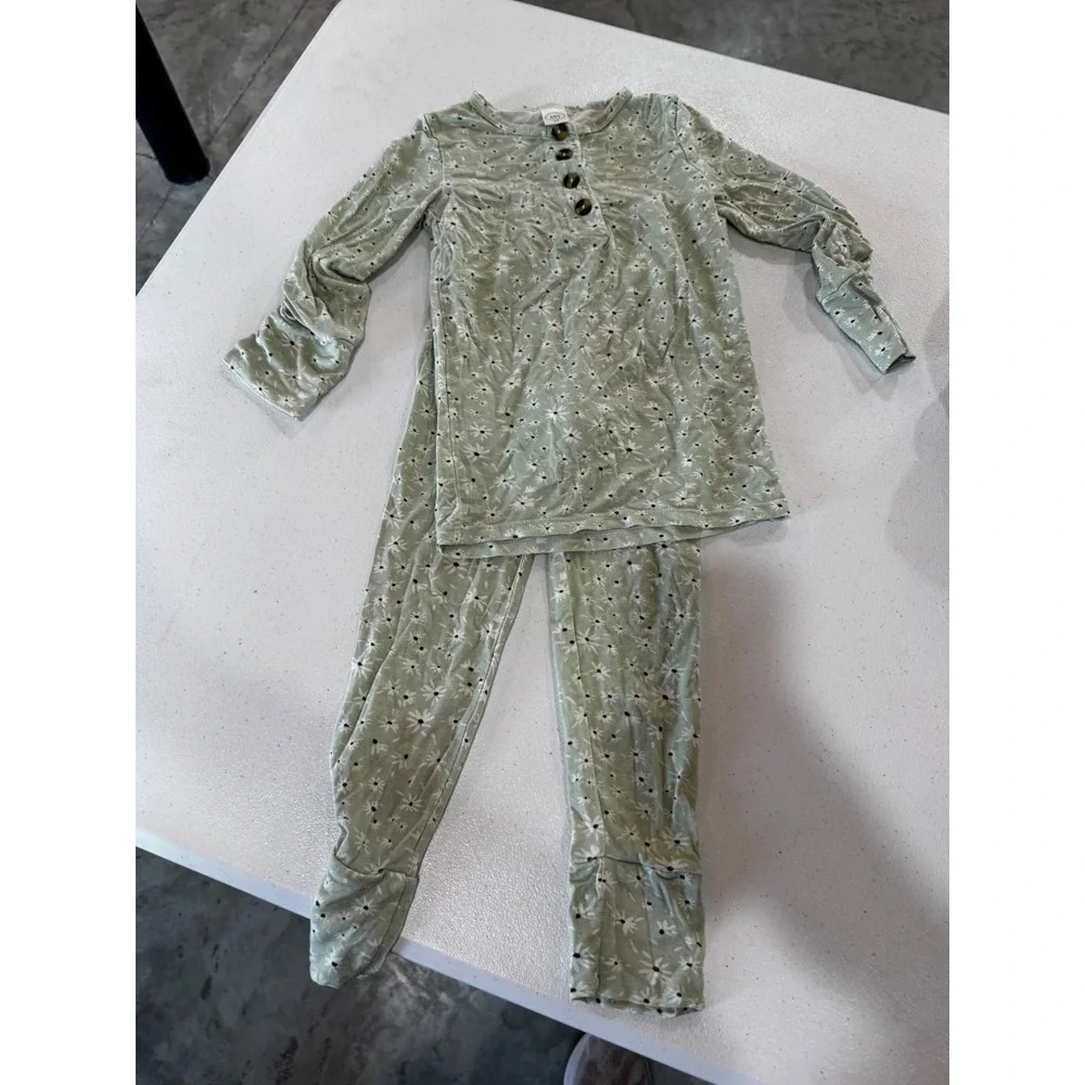 Lou Lou and Company Sage Green Floral Daisy Henley Pajama Set 3T
